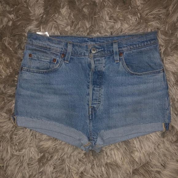 Levi 501 jean shorts - Picture 4 of 5
